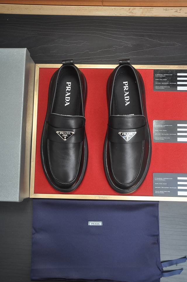 Factory Price Prada Top-Tier Original, New Season, High-Quality Original Item, T