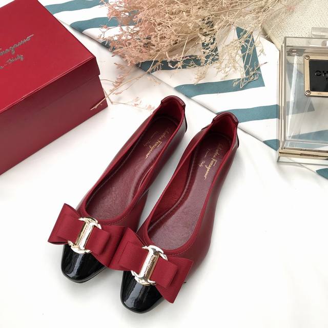 Factory Price p Women's Sports Shoes Original Ferragamo Driving Shoes, made of i