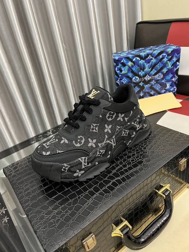 Factory Price (pp): Louis Vuitto New High-Top Sports and Casual Shoes, imported