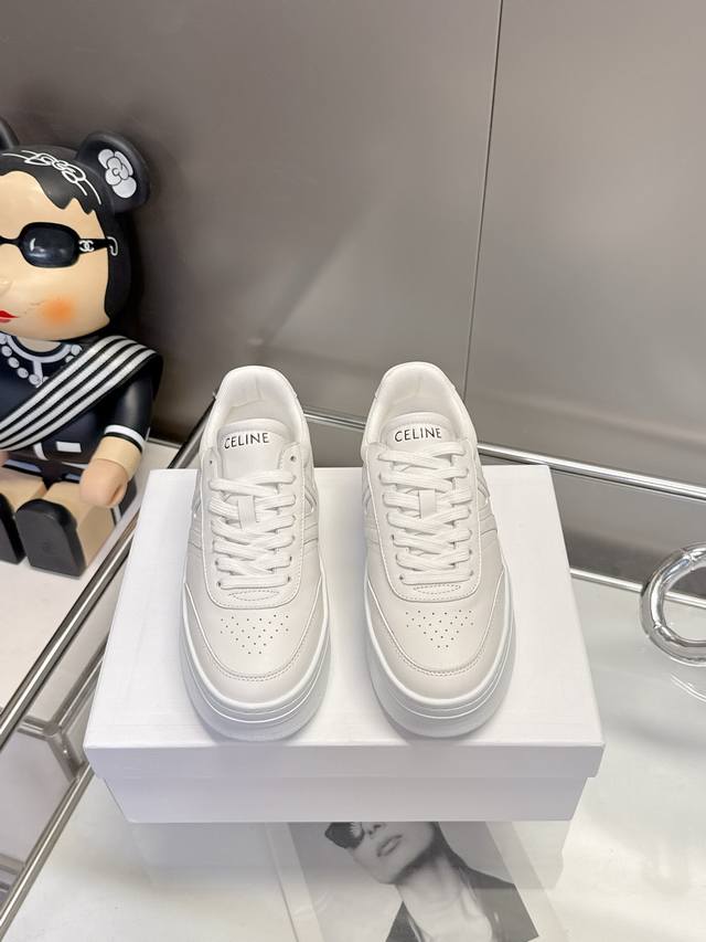 Factory direct price women's clothing, shoes, sportswear original. Sizes 35-40,