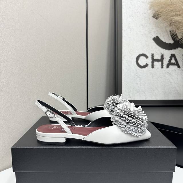 2025 Chanel's must-have item for this fall/winter season!! Chanel's fall/winter