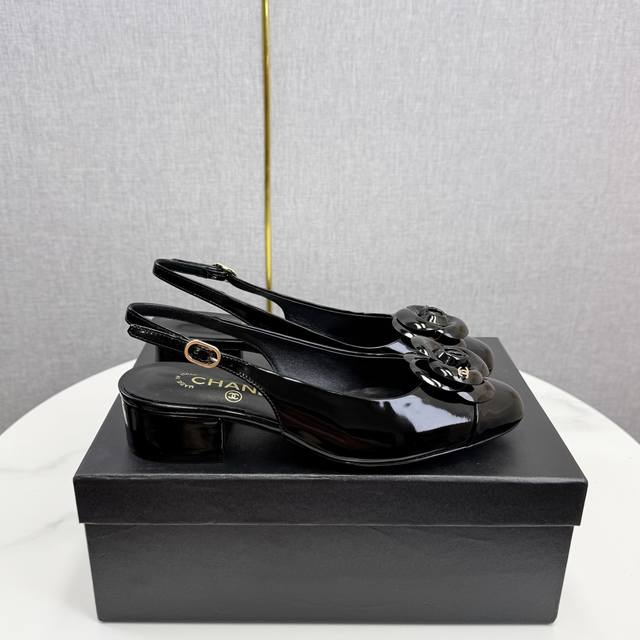 2025 Chanel's must-have item for this fall/winter season! Camellia flats! Highly