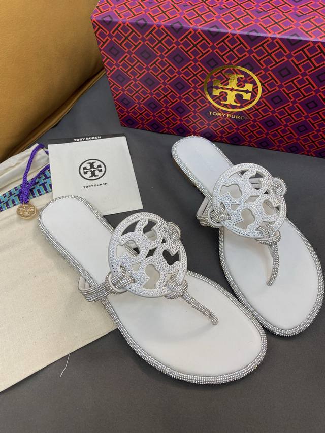 Factory direct price women's sports shoes, diamond material, rubber sole, sizes