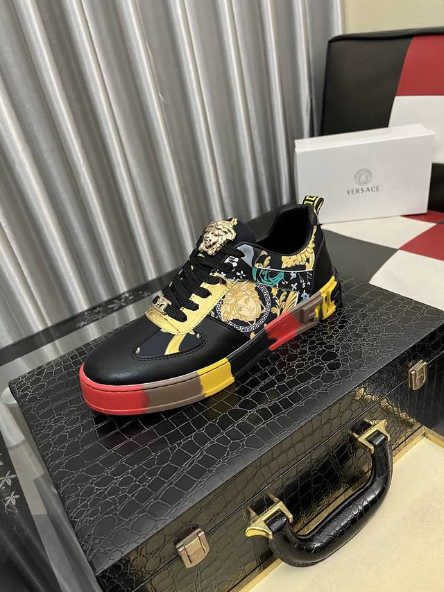 Factory Price (pp): Versace men's newest and hottest casual shoes. Top-tier luxu