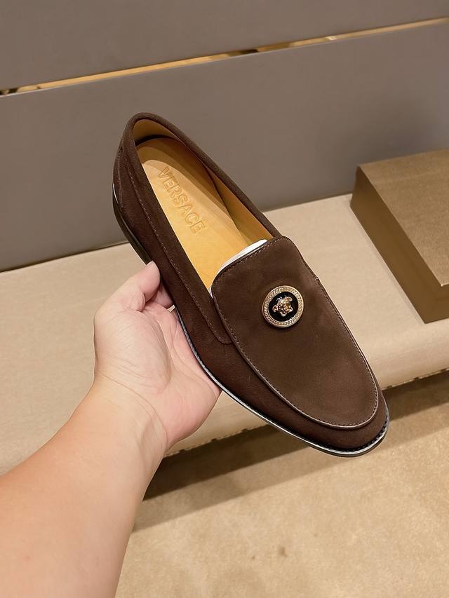 Versace official new business casual slip-on leather shoes, a hot item among It