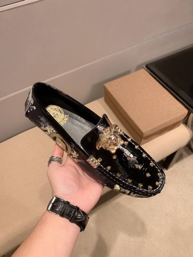 Versace] Official original, Milan Men's Fashion Week runway style, imported cowh