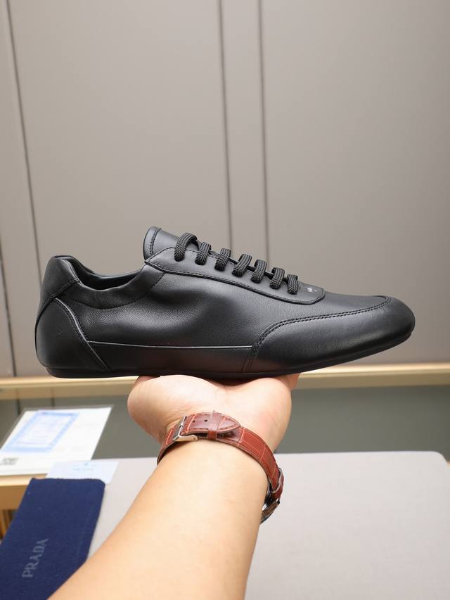 Prada, 1:1 replica. Made with imported water-dyed sheepskin lining, rubber outs