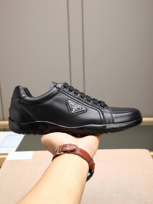 prad* Prada classic men's high-end sneakers. These sneakers are stylish and vers
