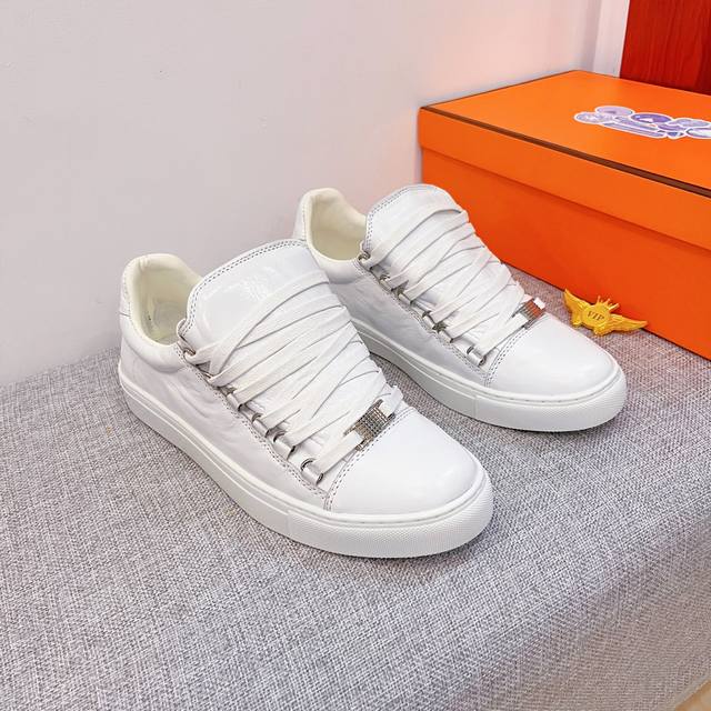 Factory direct wholesale Balenciaga men's shoes, high-end brand official websit