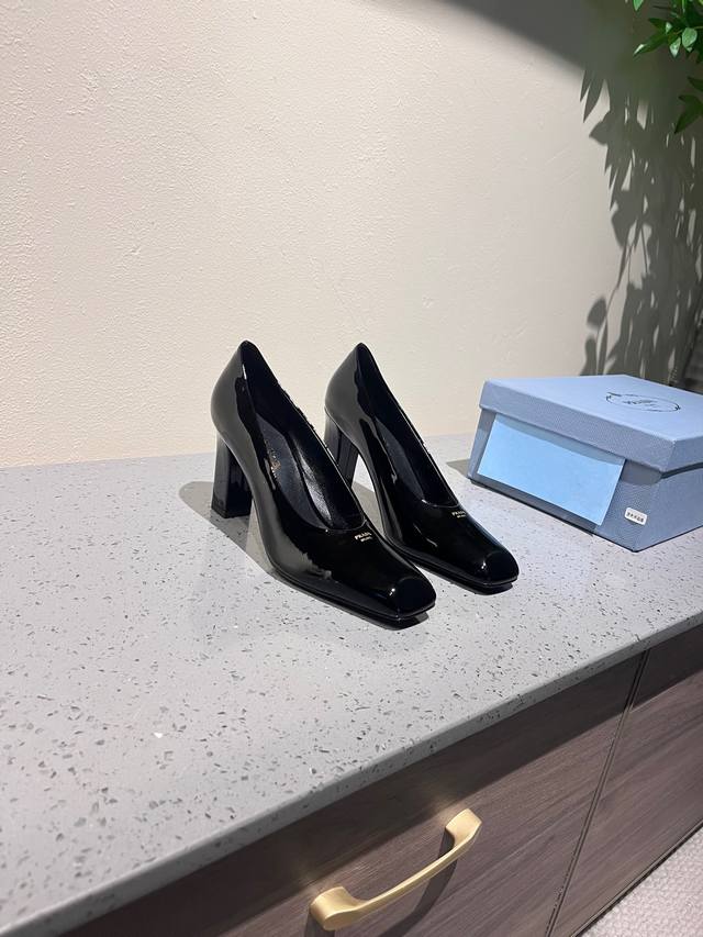 Top-quality factory version. Prada 26Ss early spring new style. Recommended by