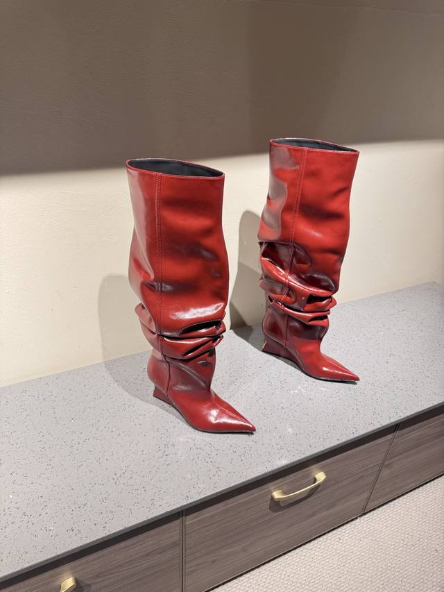 Balmain Fall/Winter 2025 Runway Pointed-Toe High-Heeled Boots Balmain, a top fa