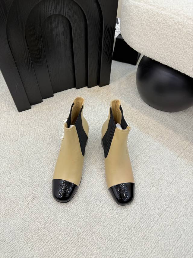 6-Year Chanel Autumn/Winter Must-Have Quilted Motorcycle Boots, Martin Boots. A