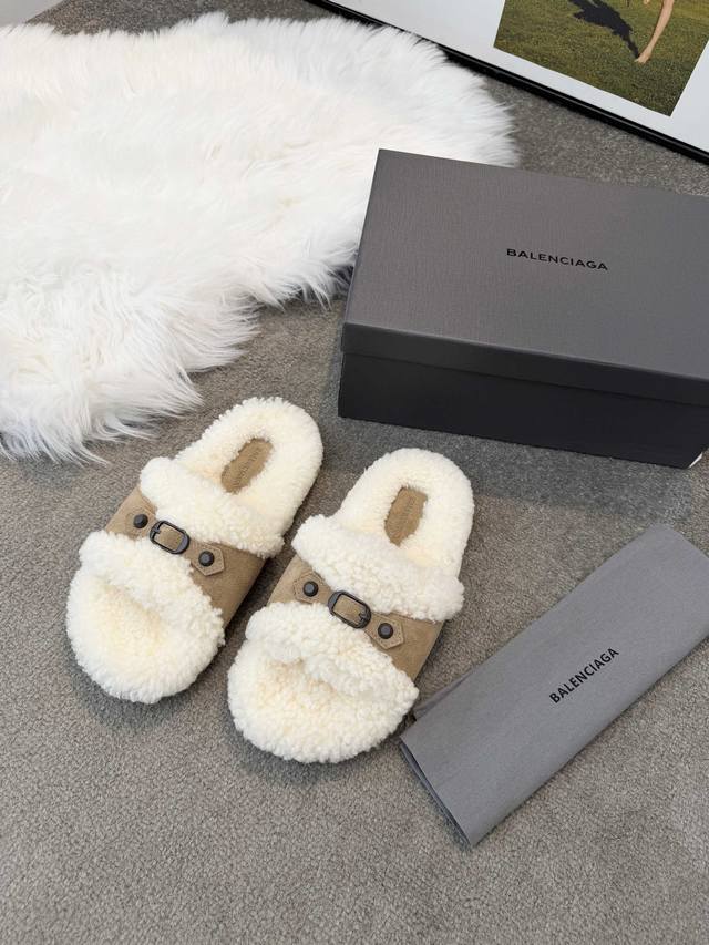 Balenciaga Fall/Winter Newest Furry Slippers Fashion bloggers and European and A