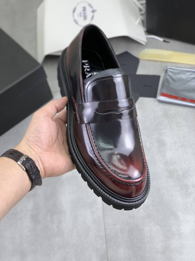 Factory price, real price, Prada top-tier version, new Prada casual leather shoe