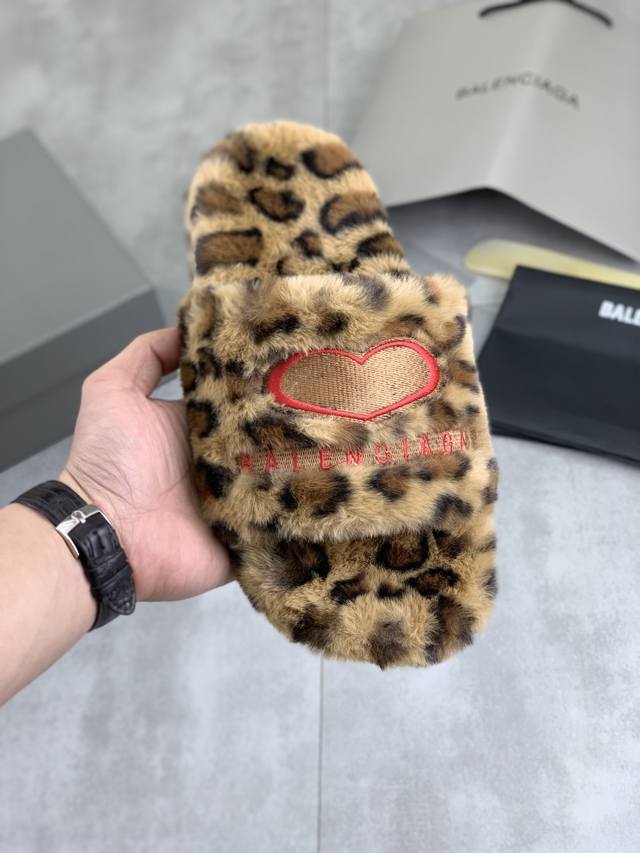 Factory price Balenciaga Fall/Winter Newest Wool Slippers (Authentic) RMB 12,570 Factory price Balenciaga Fall/Winter Newest Wool Slippers (Authentic) RMB 12,570
