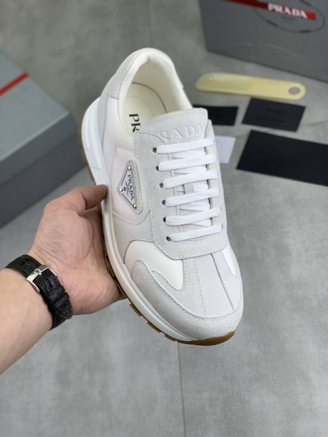 Factory direct price, official website best-selling item, trendy Prada's flagshi