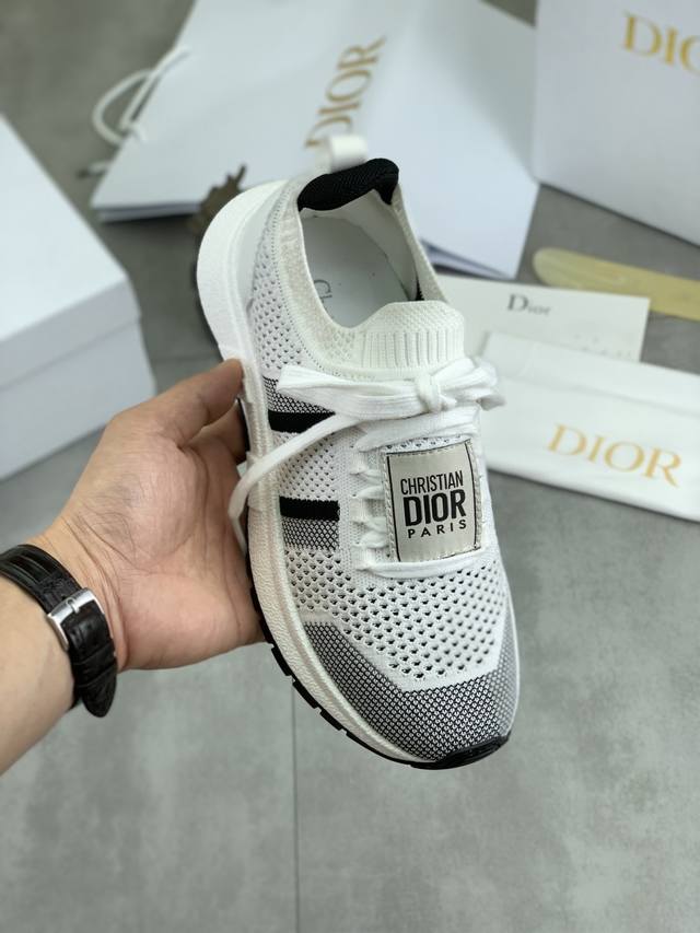 Factory direct price. New Run'n mesh flyknit sneakers reinterpret athletic style