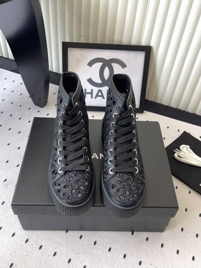 Add Fur 530 Chanel Autumn/Winter New Hollow-Out Ankle Boots. The upper features