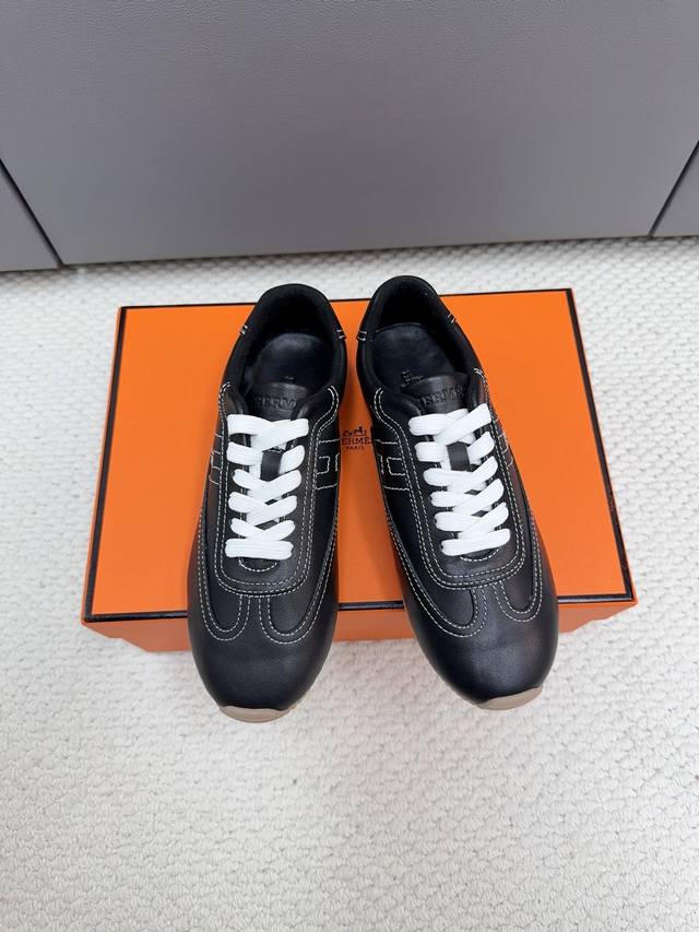 Hermes Classic Couple Casual Trainer Shoes! These casual shoes for couples featu