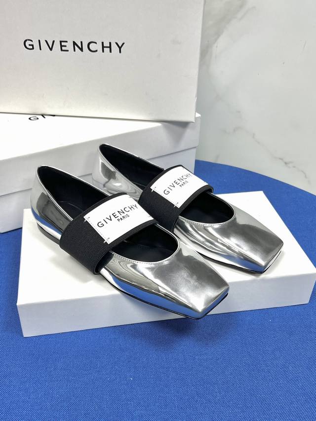 Givenchy Aw25 New Ballerina Ballet Flats The newly launched Ballerina ballet fla