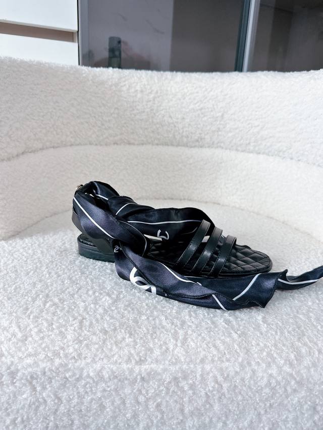 Airplane Box +10 Chanel 26 A