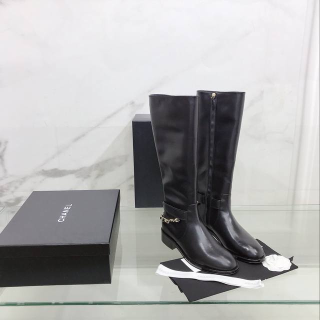 Chanel Fall/Winter New Chain Boots. Made with imported cowhide upper, sheepskin