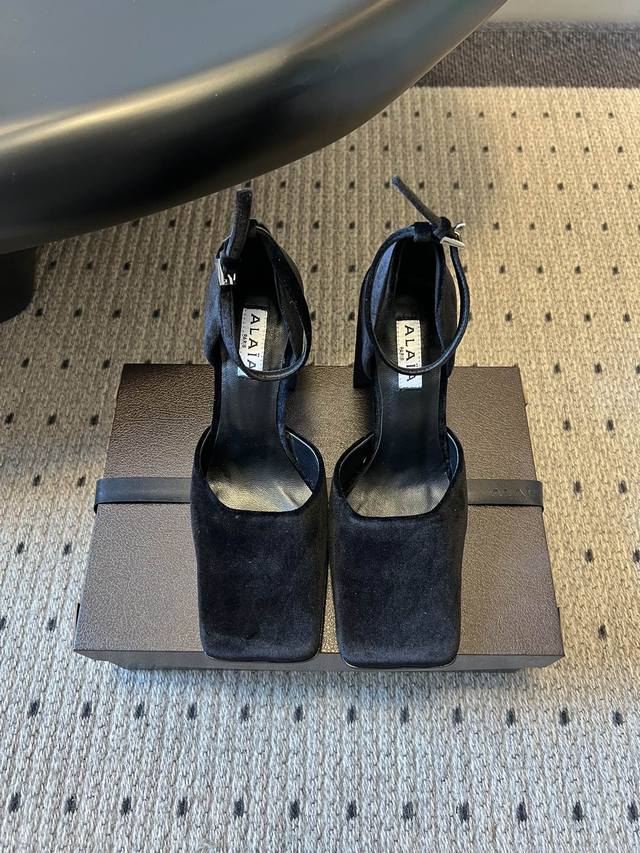 Top Version: :Ala* 26Ss Chunky High-Heeled Square-Toe Slim Ankle Strap High Heel