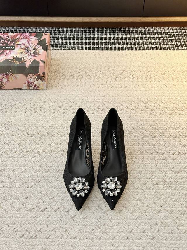 Lace and Rhinestone High-Heeled Sandals "Italian Romance" When the gentleness o