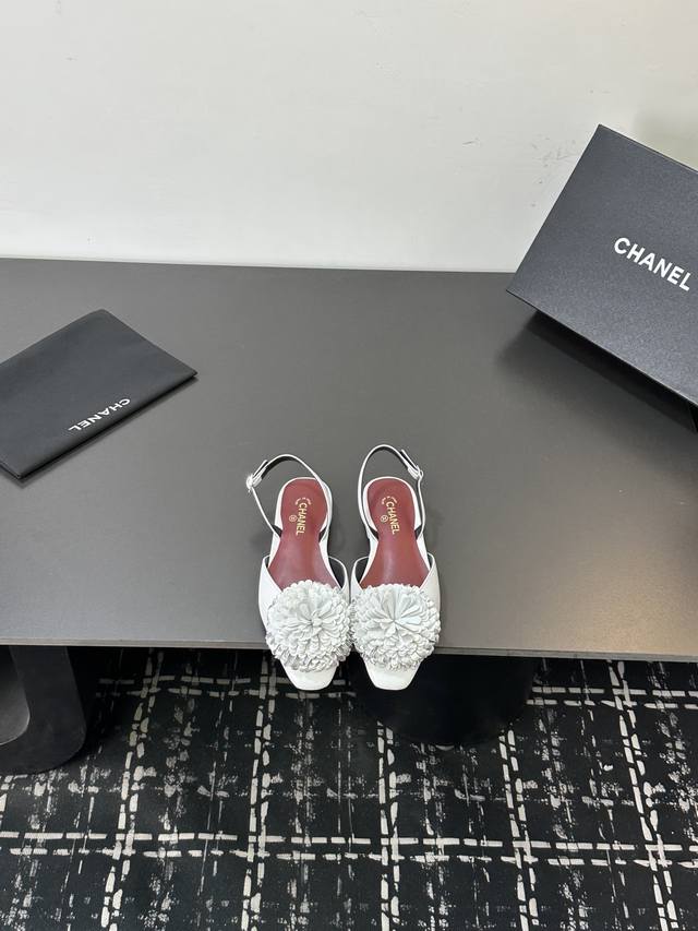26Ss Early Spring New Arrival Chanel Mini Sandals with Low-Heel Camellia Patchwo
