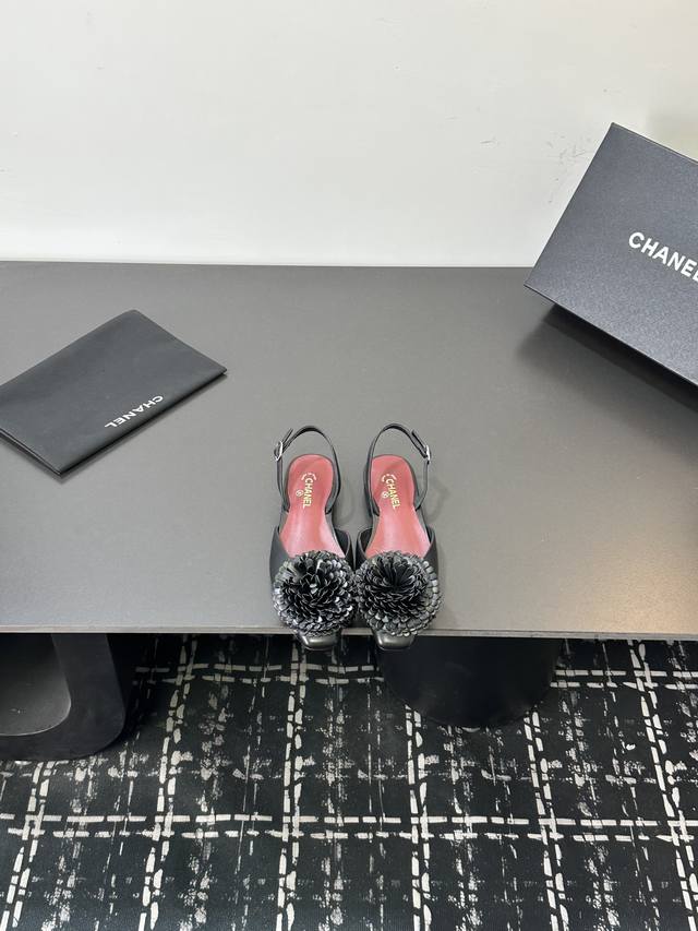 26Ss Early Spring New Arrival Chanel Mini Sandals with Low-Heel Camellia Patchwo