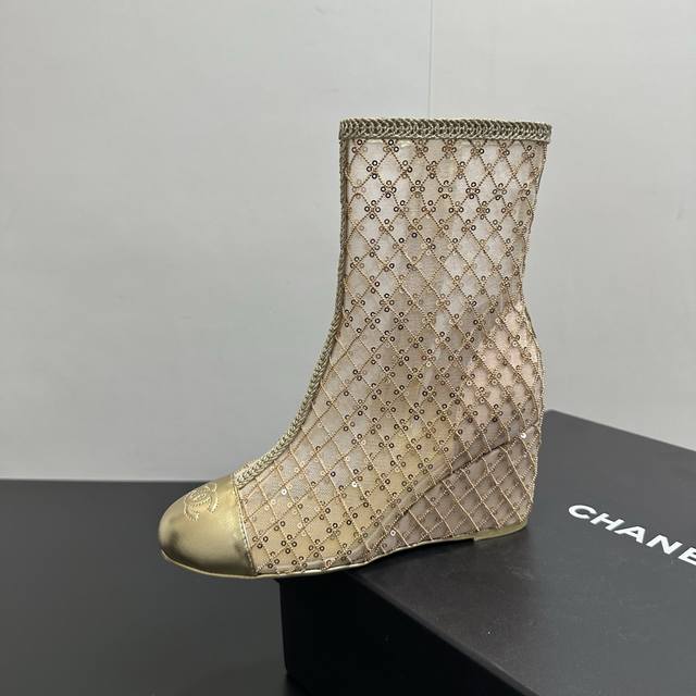 2026Ss New Wedge Mesh Ankle Boots. The diamond-patterned sequined woven upper is