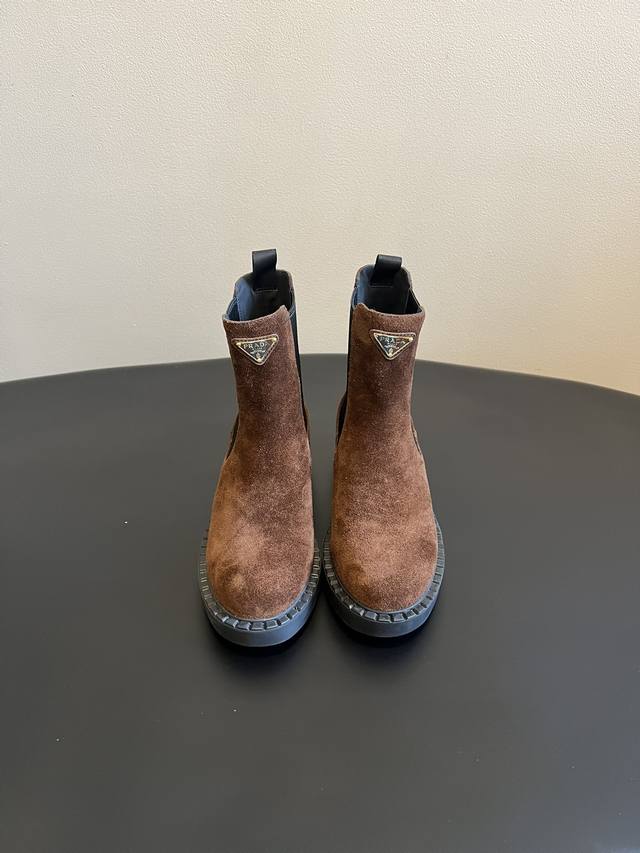 prad*New Retro Style Suede Chelsea Boots Classic Chelsea boot shape combined wit