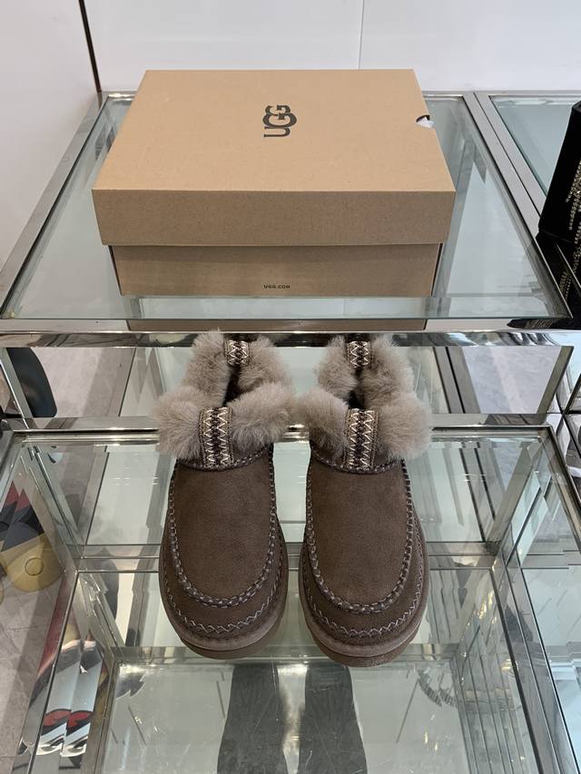 Ugg Brand new shoes, clearance sale, no returns or exchanges, first come first s