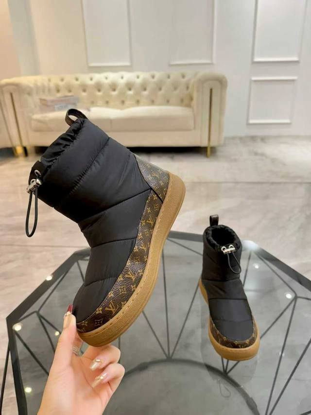 Lv Louis Vuitton boutique's latest LV Cloud and down-filled snow boots are now a