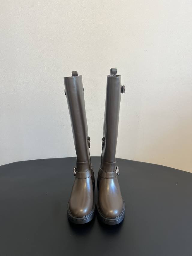 Original factory-grade Stuartweitzma* Sw5050 round-toe knee-high riding boots. M