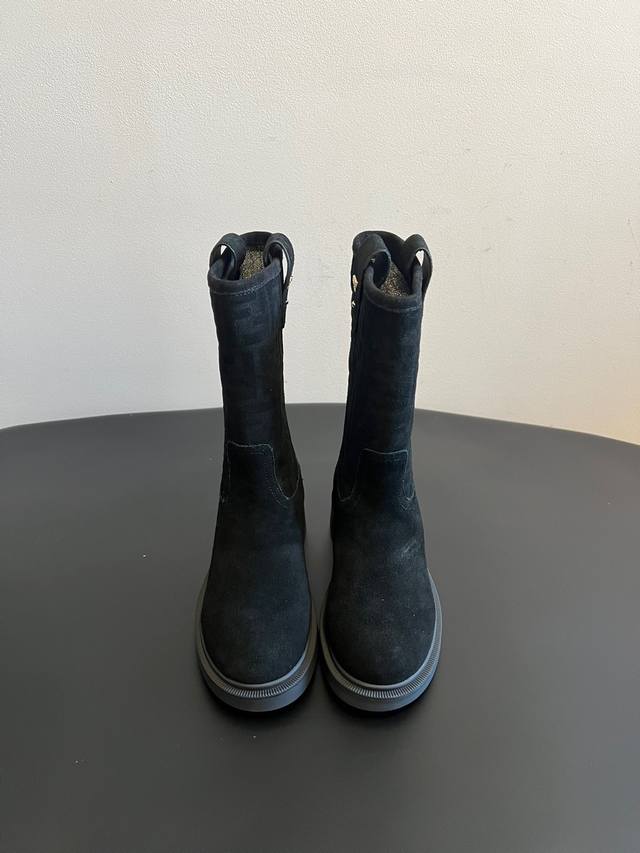 Top-tier Fendi Fall/Winter runway main collection boots. Highly recommended by c