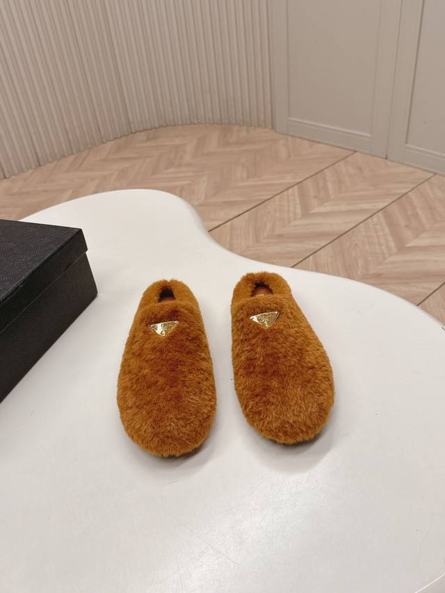 Prada Fall/Winter 2025 Fleece Slippers - Half-length wool slippers with classic
