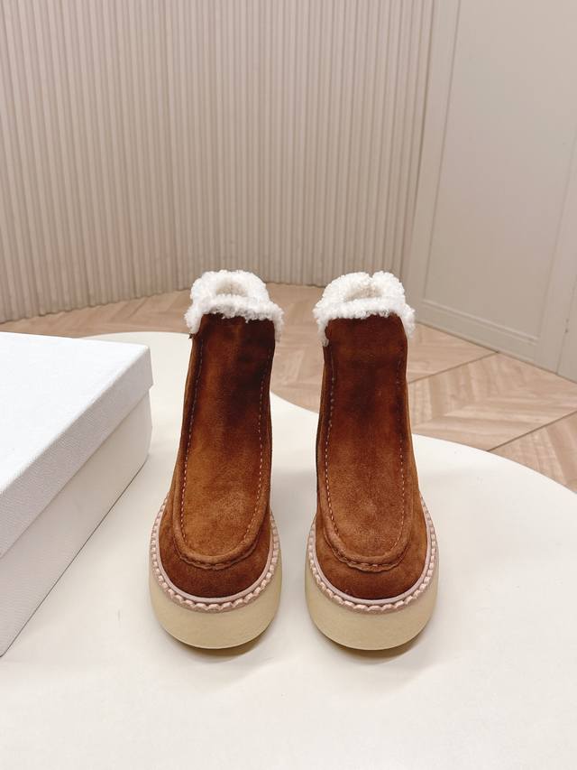 New color series of ankle boots, high-tops, low-tops, and slippers!! Prada trian