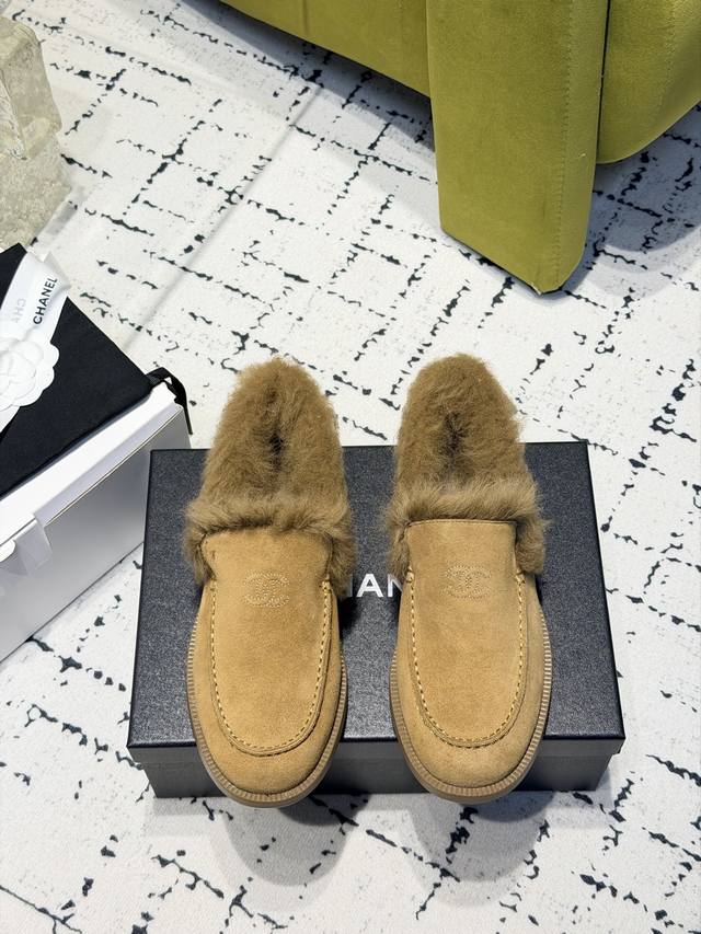 G012 What you see is what you get: Chanel*