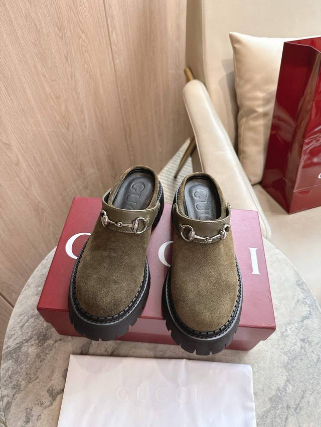 731-3 Factory Price p As a tribute to the brand's equestrian origins, the horseb