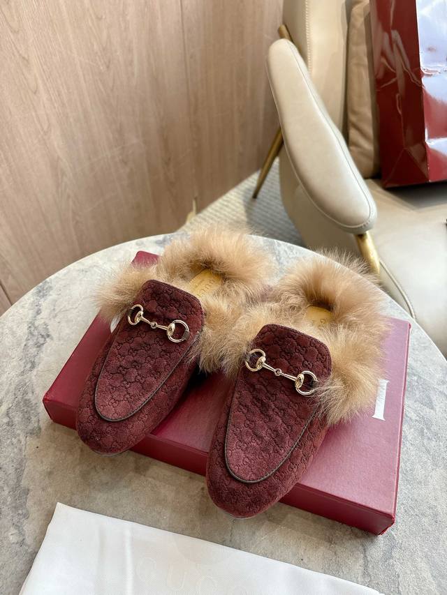 1803-10A Factory Price (p) Gucci's Fall/Winter 2025 collection continues to feat