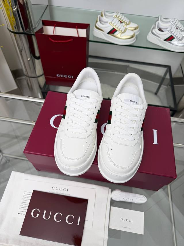 1097-1 White Factory Price p This 2025 Fall/Winter sneaker features a thick sole