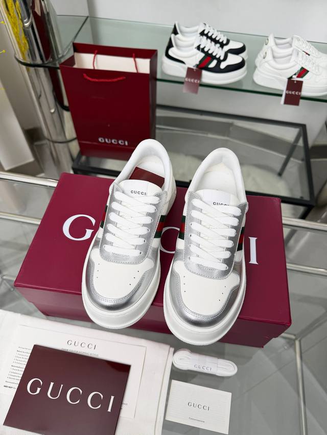 1097-1 Silver Factory Price p This 2025 Autumn/Winter sneaker features a thick s