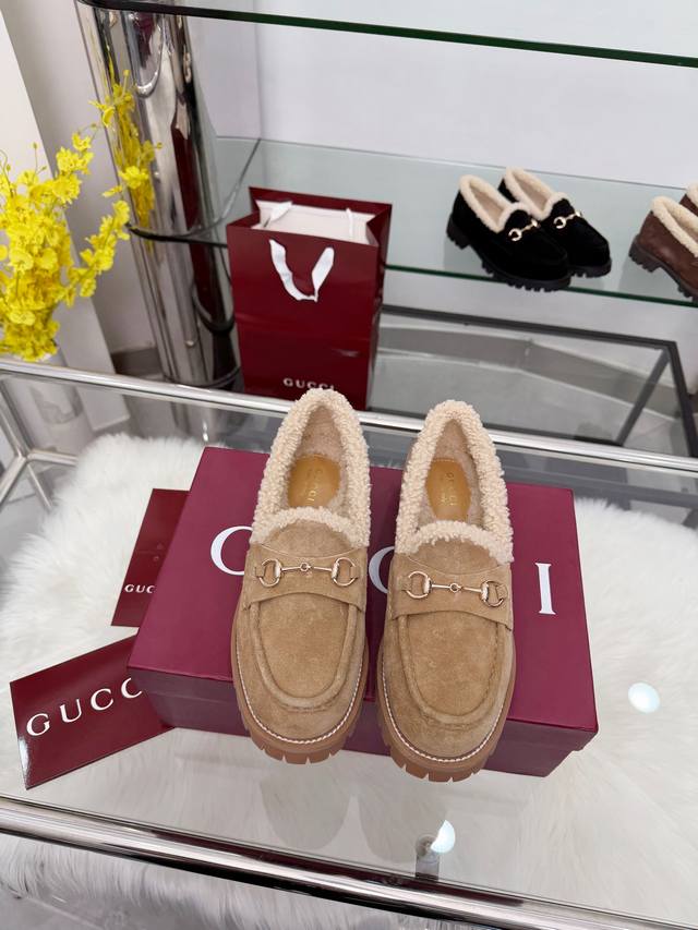 0453-8A Khaki Factory Price p Exquisite details infuse these loafers with elegan
