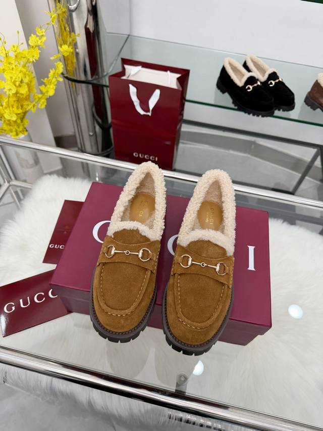 0453-8A Brown Factory Price p Exquisite details infuse these loafers with elegan