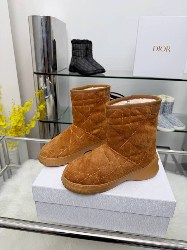 171#-Factory Price (p ) This Dior Frost ankle boot is from the Dior Alps limite