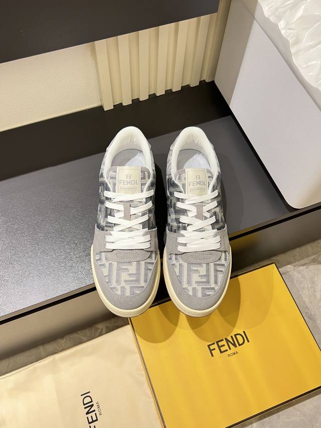 Note: External shipping box, add 10 # Fendi Match, the first sneaker designed by