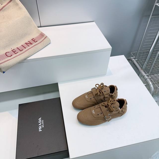 High-quality factory! Top quality Prada Spring/Summer 2026 latest retro canvas