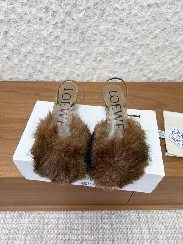 G611 Loewe 26Ss Early Spring New High-Heeled Fur Sandals Featuring the hottest c