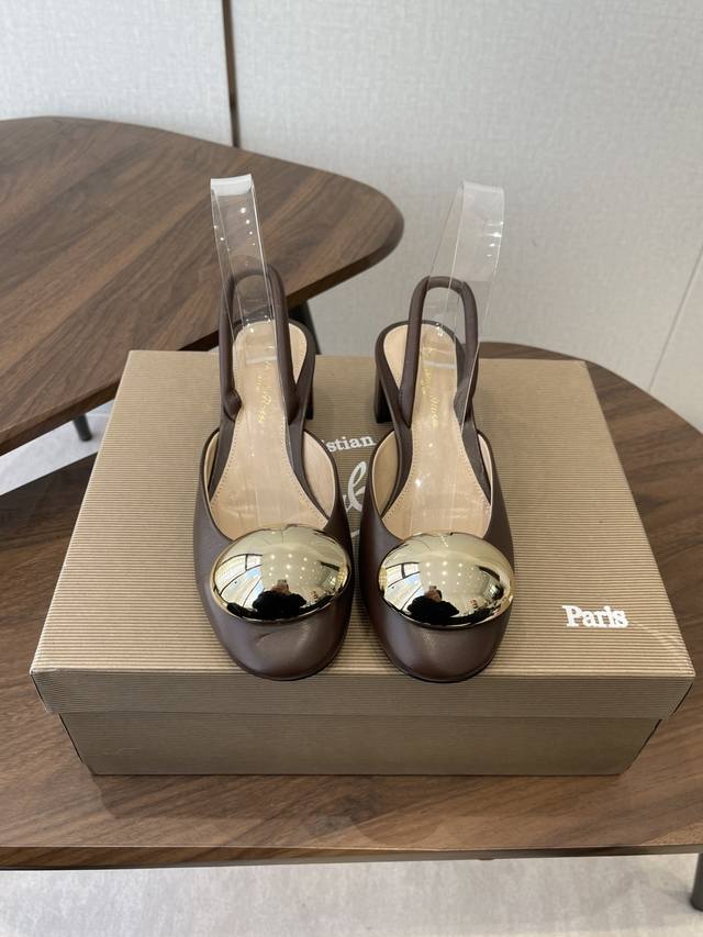 Gianvito Rossi Mary Jane Low-Heel Sandals with Metal Buckle Decoration The large Gianvito Rossi Mary Jane Low-Heel Sandals with Metal Buckle Decoration The large